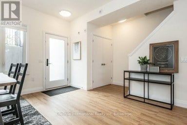 32 DUGGAN LANE Guelph (Clairfields/Hanlon Business Park) Ontario photo 6