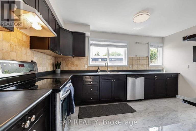 6 POPLAR CRESCENT, Aurora (Aurora Highlands), Ontario, L4G3M4