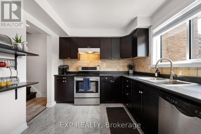 6 POPLAR CRESCENT, Aurora (Aurora Highlands), Ontario, L4G3M4