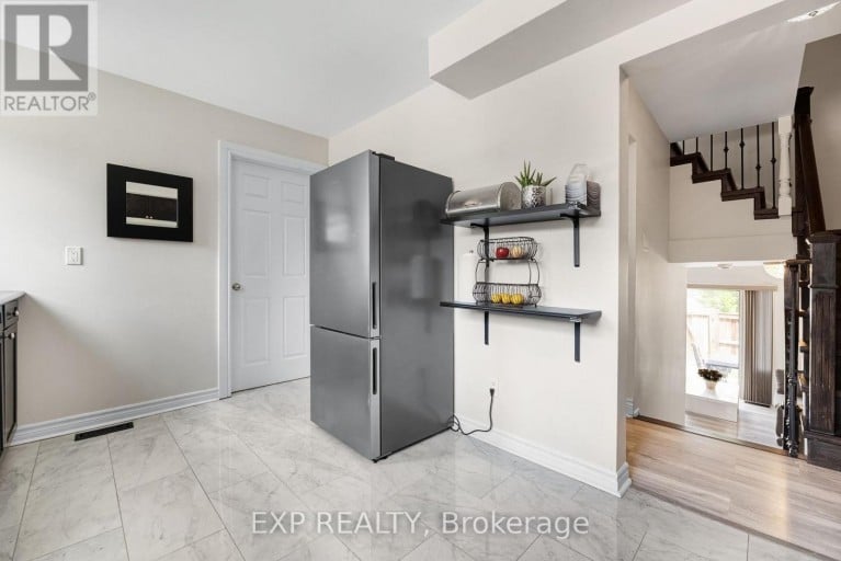 6 POPLAR CRESCENT, Aurora (Aurora Highlands), Ontario, L4G3M4
