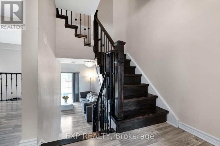 6 POPLAR CRESCENT, Aurora (Aurora Highlands), Ontario, L4G3M4
