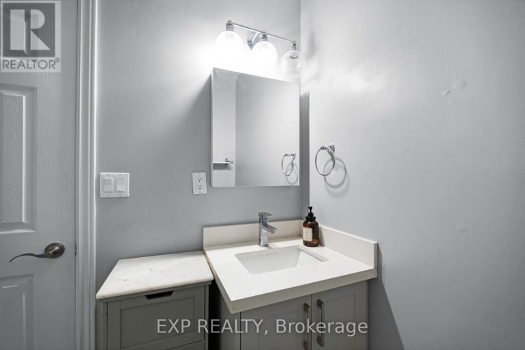 6 POPLAR CRESCENT, Aurora (Aurora Highlands), Ontario, L4G3M4