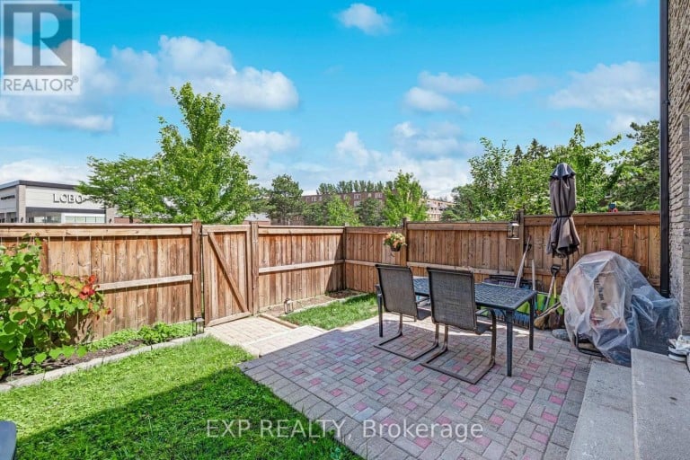 6 POPLAR CRESCENT, Aurora (Aurora Highlands), Ontario, L4G3M4