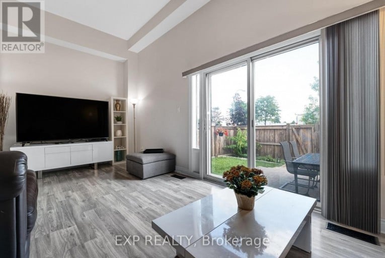 6 POPLAR CRESCENT, Aurora (Aurora Highlands), Ontario, L4G3M4