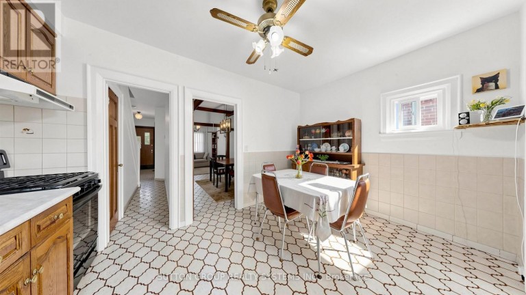 39 EXETER STREET, Toronto (Weston-Pellam Park), Ontario, M6N1G3