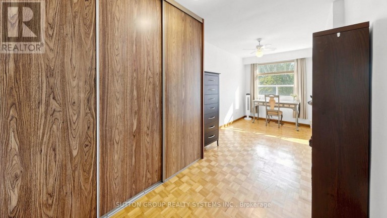 39 EXETER STREET, Toronto (Weston-Pellam Park), Ontario, M6N1G3