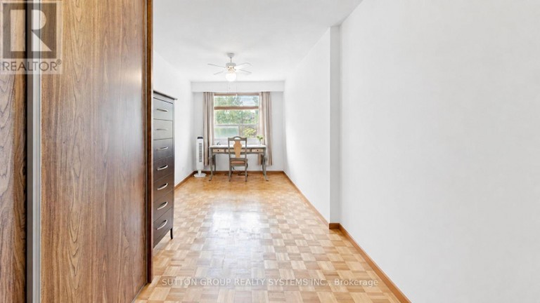 39 EXETER STREET, Toronto (Weston-Pellam Park), Ontario, M6N1G3