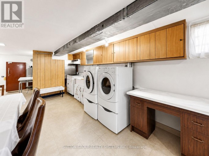 39 EXETER STREET, Toronto (Weston-Pellam Park), Ontario, M6N1G3