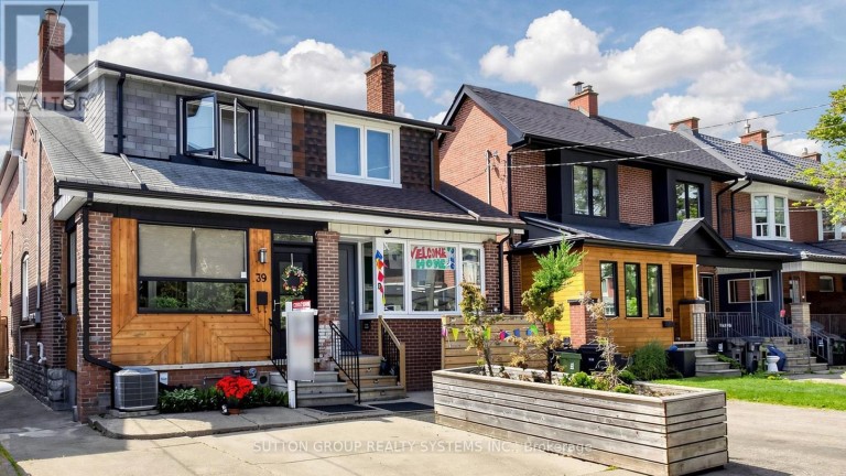 39 EXETER STREET, Toronto (Weston-Pellam Park), Ontario, M6N1G3