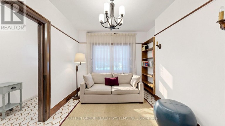39 EXETER STREET, Toronto (Weston-Pellam Park), Ontario, M6N1G3