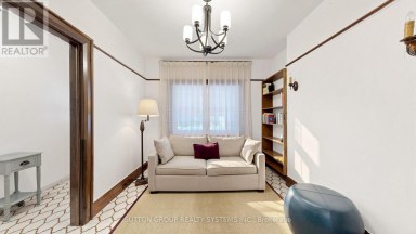 39 EXETER STREET Toronto (Weston-Pellam Park) Ontario photo 4