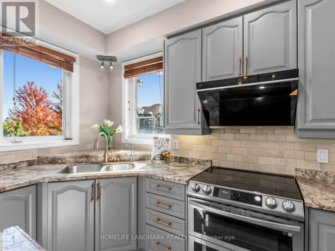 72 VANDERVOORT DRIVE, Richmond Hill (Jefferson), Ontario, L4E0C7
