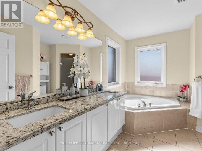 72 VANDERVOORT DRIVE, Richmond Hill (Jefferson), Ontario, L4E0C7