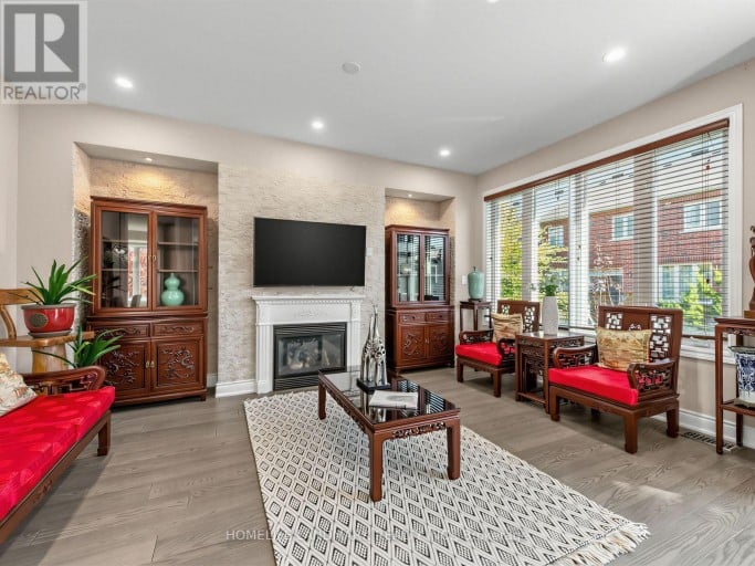 72 VANDERVOORT DRIVE, Richmond Hill (Jefferson), Ontario, L4E0C7