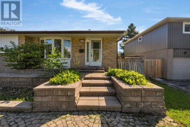 46 COLLEGE CRESCENT Barrie (Grove East) Ontario photo 3