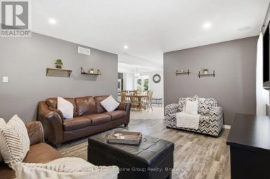 30 INETT WAY Centre Wellington (Fergus) Ontario photo 13