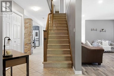 30 INETT WAY Centre Wellington (Fergus) Ontario photo 21