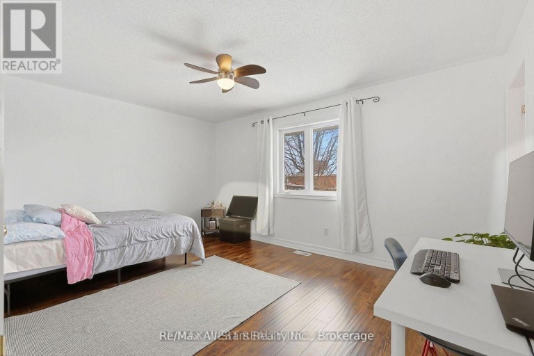 20 EAKINS CRESCENT, Kawartha Lakes (Lindsay), Ontario, K9V6J9