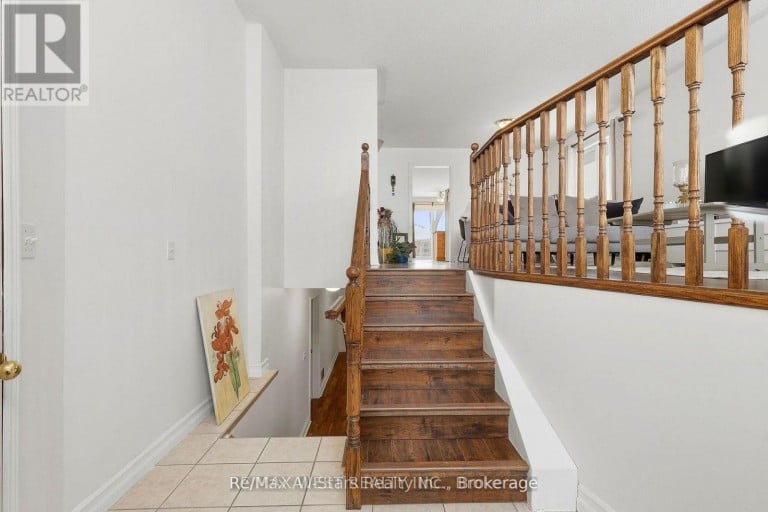 20 EAKINS CRESCENT, Kawartha Lakes (Lindsay), Ontario, K9V6J9