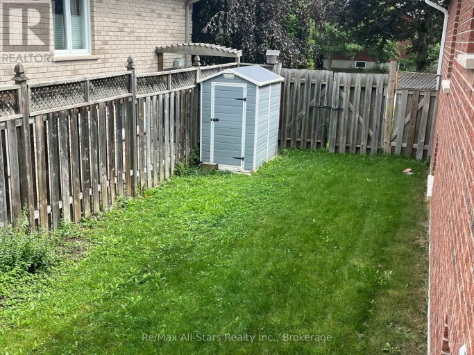 20 EAKINS CRESCENT, Kawartha Lakes (Lindsay), Ontario, K9V6J9