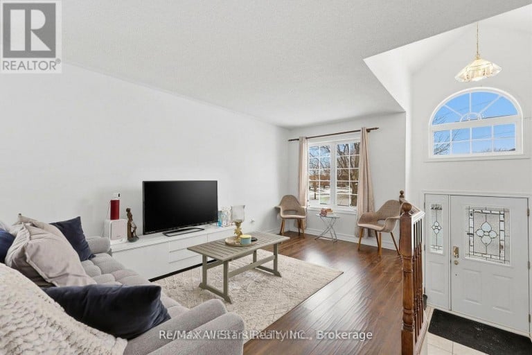 20 EAKINS CRESCENT, Kawartha Lakes (Lindsay), Ontario, K9V6J9