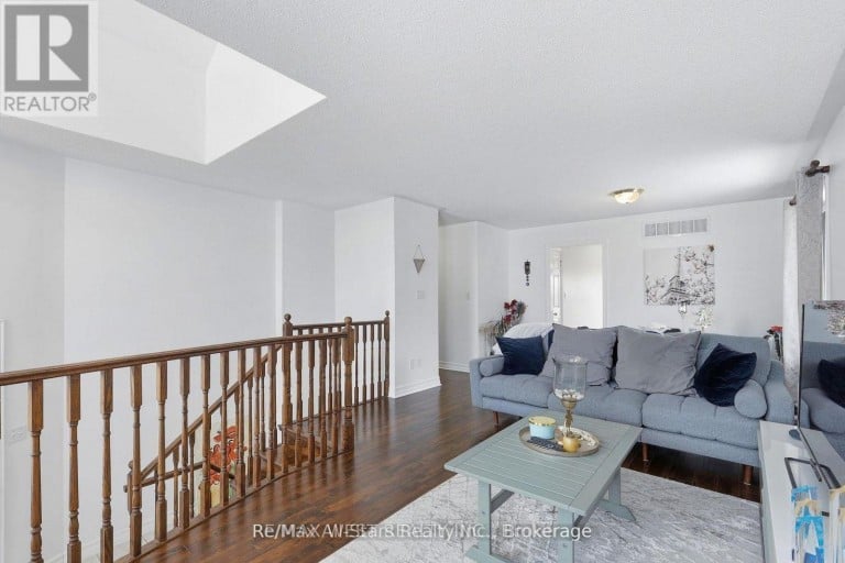 20 EAKINS CRESCENT, Kawartha Lakes (Lindsay), Ontario, K9V6J9