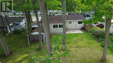 13 CARRUTHERS STREET N Wasaga Beach Ontario photo 4