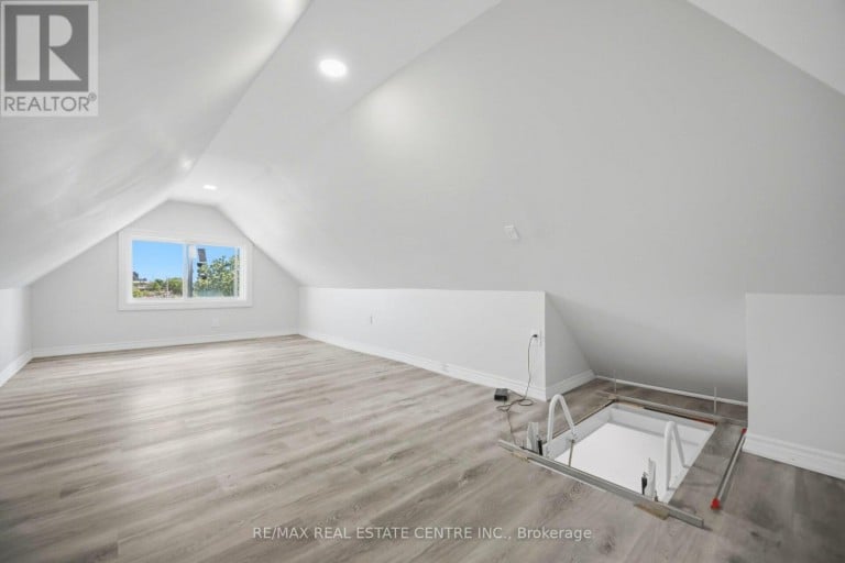 44 GORDON STREET, Hamilton (Crown Point), Ontario, L8L3H2