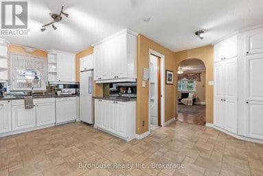 147 EAST STREET N Kawartha Lakes (Bobcaygeon) Ontario photo 10