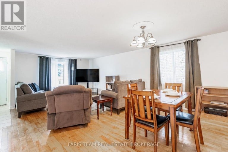 24 LAURIE CRESCENT, Barrie (Wellington), Ontario, L4M6C7
