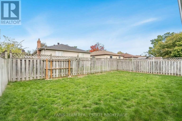 24 LAURIE CRESCENT, Barrie (Wellington), Ontario, L4M6C7