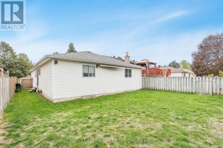 24 LAURIE CRESCENT, Barrie (Wellington), Ontario, L4M6C7