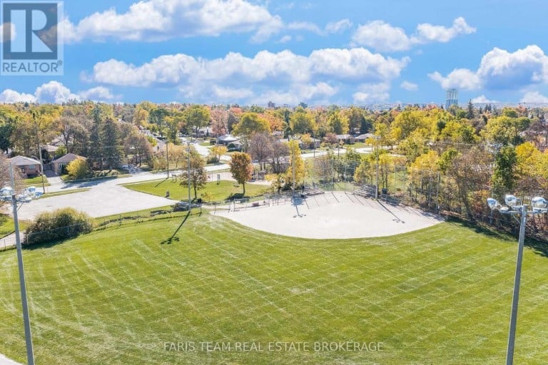 24 LAURIE CRESCENT, Barrie (Wellington), Ontario, L4M6C7