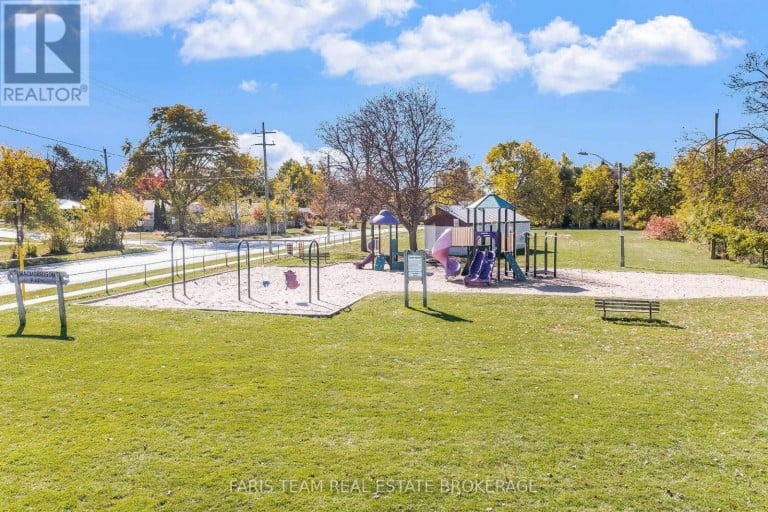 24 LAURIE CRESCENT, Barrie (Wellington), Ontario, L4M6C7