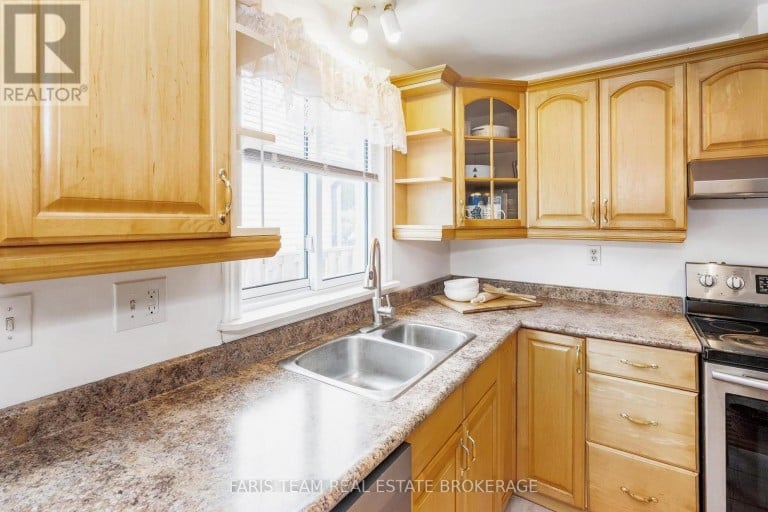 24 LAURIE CRESCENT, Barrie (Wellington), Ontario, L4M6C7