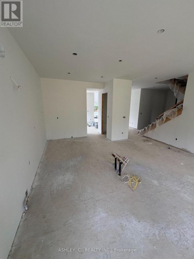 2574 SHARON CRESCENT, Mississauga (Erindale), Ontario, L5C1Y8