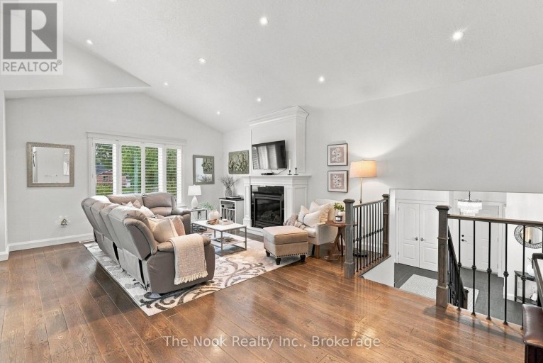 21611 LOYALIST PARKWAY, Prince Edward County (Ameliasburg Ward), Ontario, K0K1L0