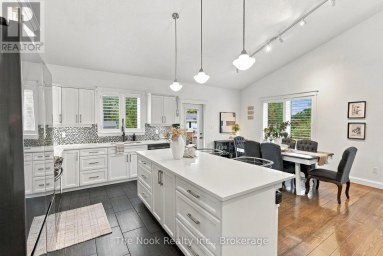 21611 LOYALIST PARKWAY Prince Edward County (Ameliasburg Ward) Ontario photo 14