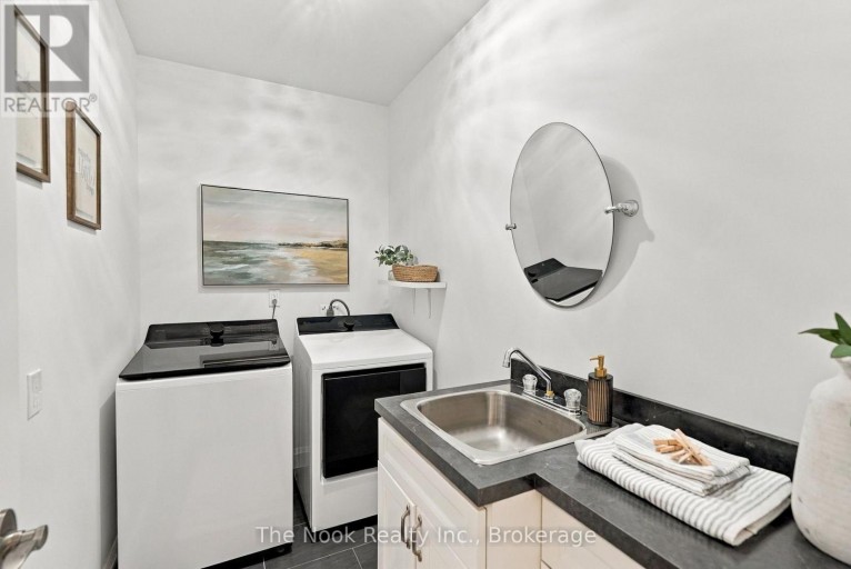 21611 LOYALIST PARKWAY, Prince Edward County (Ameliasburg Ward), Ontario, K0K1L0