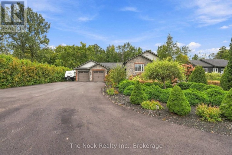 21611 LOYALIST PARKWAY, Prince Edward County (Ameliasburg Ward), Ontario, K0K1L0