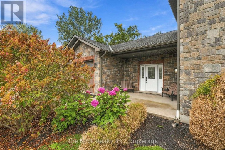 21611 LOYALIST PARKWAY, Prince Edward County (Ameliasburg Ward), Ontario, K0K1L0