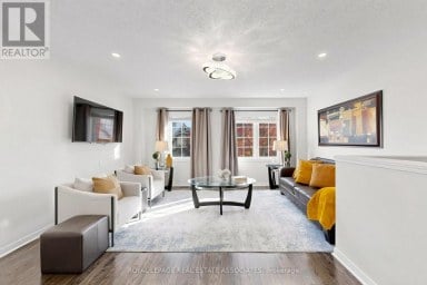 22 BENJAMIN WAY Whitby (Blue Grass Meadows) Ontario photo 18