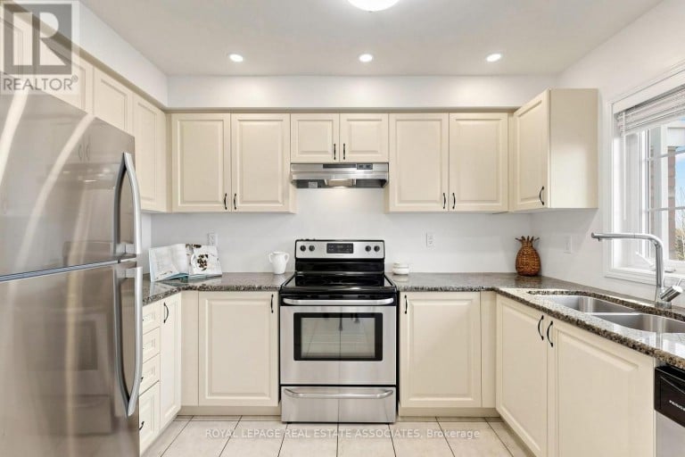 22 BENJAMIN WAY, Whitby (Blue Grass Meadows), Ontario, L1N0K5