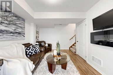22 BENJAMIN WAY Whitby (Blue Grass Meadows) Ontario photo 8