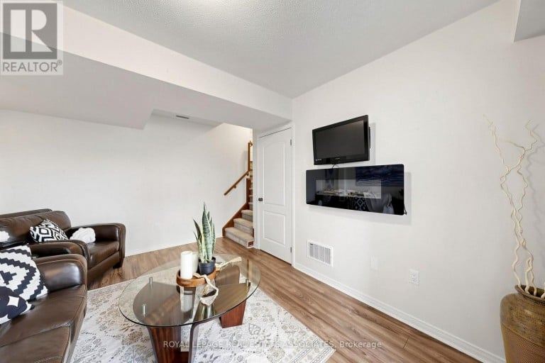 22 BENJAMIN WAY, Whitby (Blue Grass Meadows), Ontario, L1N0K5