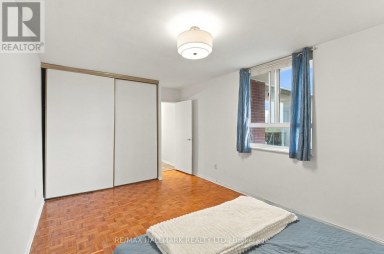 1419 - 1 MASSEY SQUARE Toronto (Crescent Town) Ontario photo 10