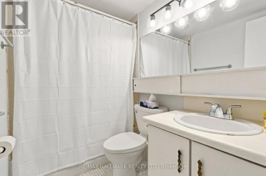 1419 - 1 MASSEY SQUARE Toronto (Crescent Town) Ontario photo 11