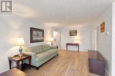 1419 - 1 MASSEY SQUARE Toronto (Crescent Town) Ontario photo 2
