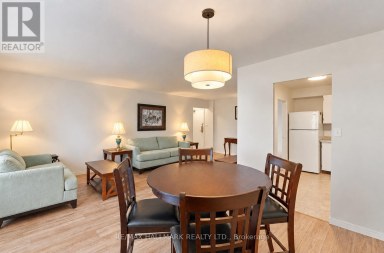 1419 - 1 MASSEY SQUARE Toronto (Crescent Town) Ontario photo 4