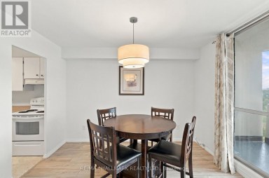 1419 - 1 MASSEY SQUARE Toronto (Crescent Town) Ontario photo 5